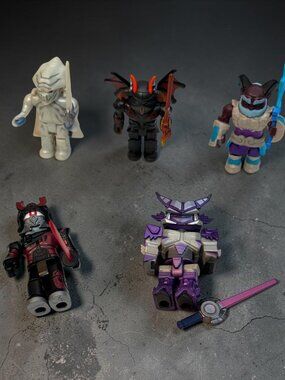 Lot Of 5 Roblox -Themed Mini Figures With Accessories - Knights Demon Warrior Ro